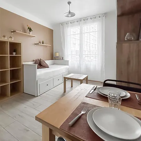 Bien Place Centre Historique De * Saintes